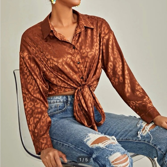 SHEIN Drop Shoulder Knot Hen Shirt - Picture 1 of 2